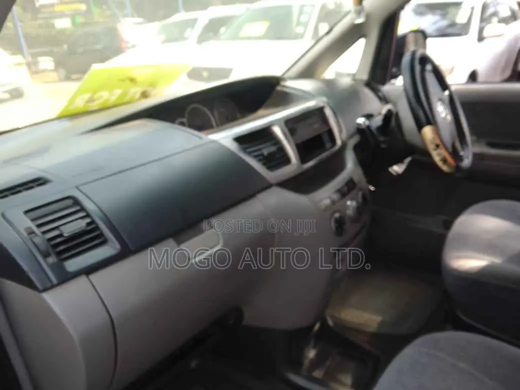 Toyota Voxy 2006 Black