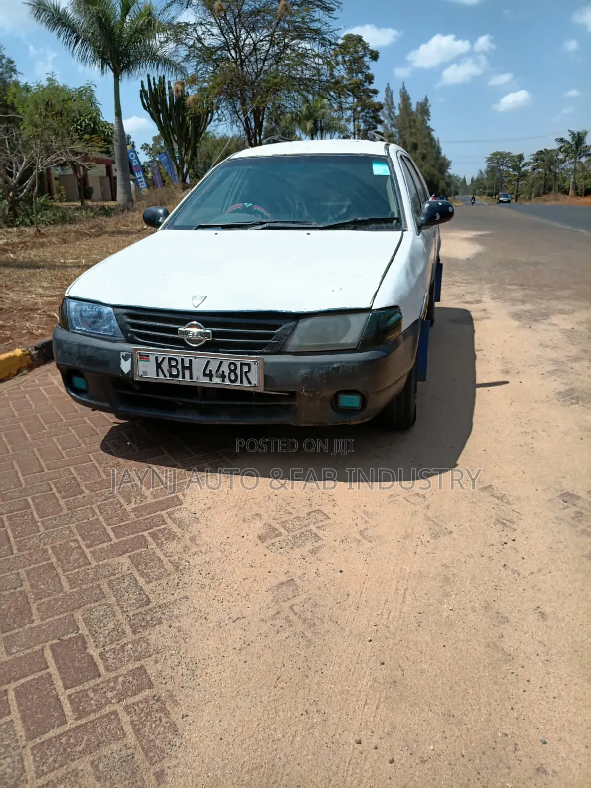 Nissan Advan 2002 White