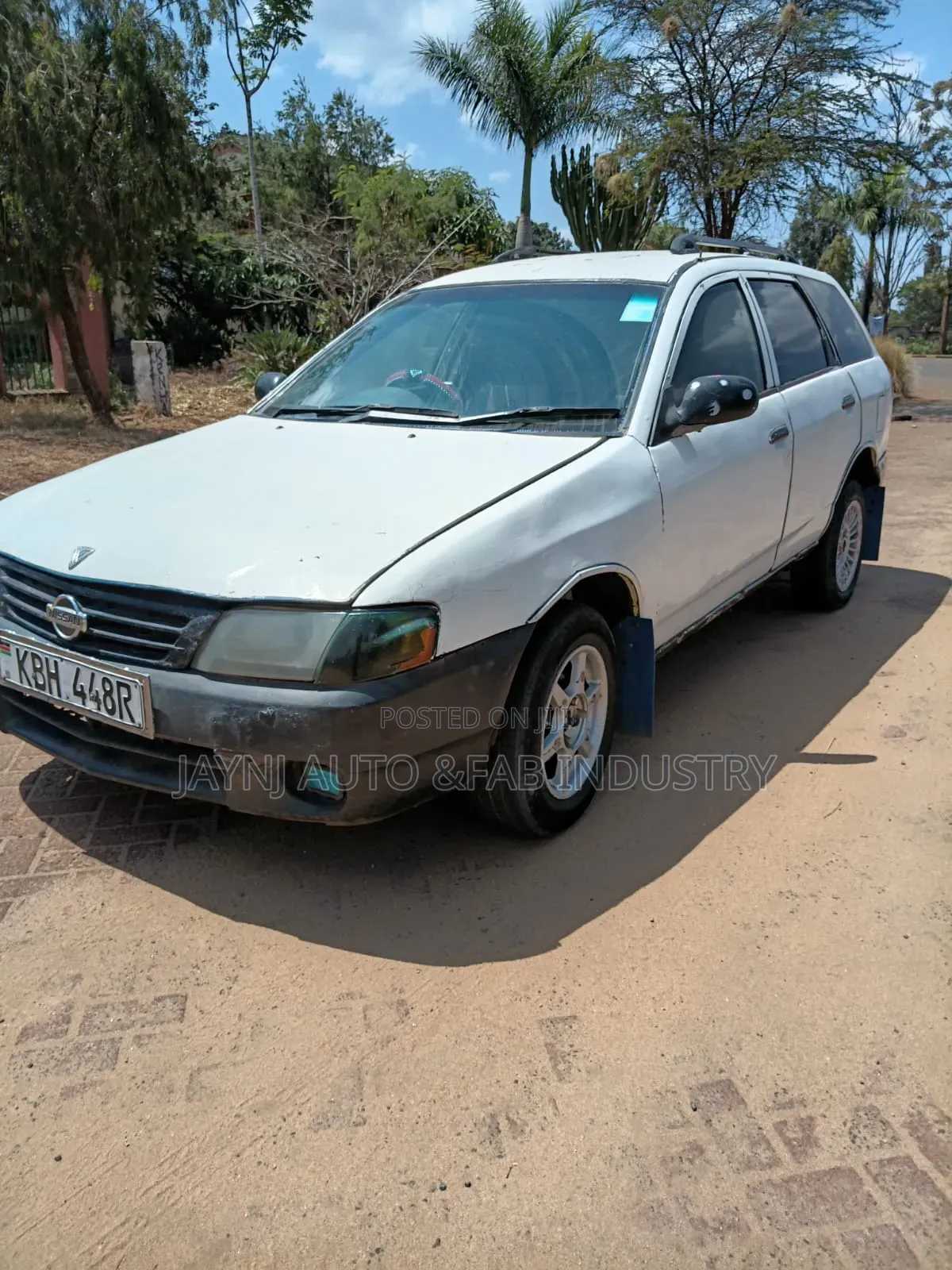 Nissan Advan 2002 White