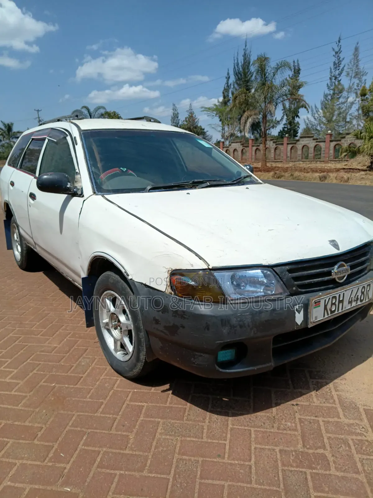 Nissan Advan 2002 White