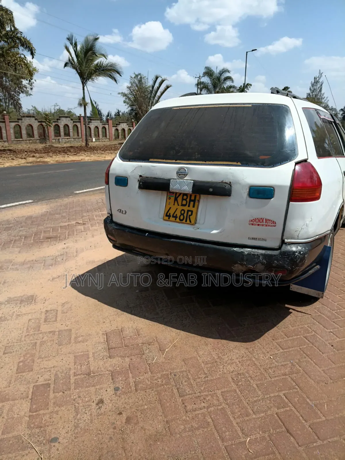 Nissan Advan 2002 White