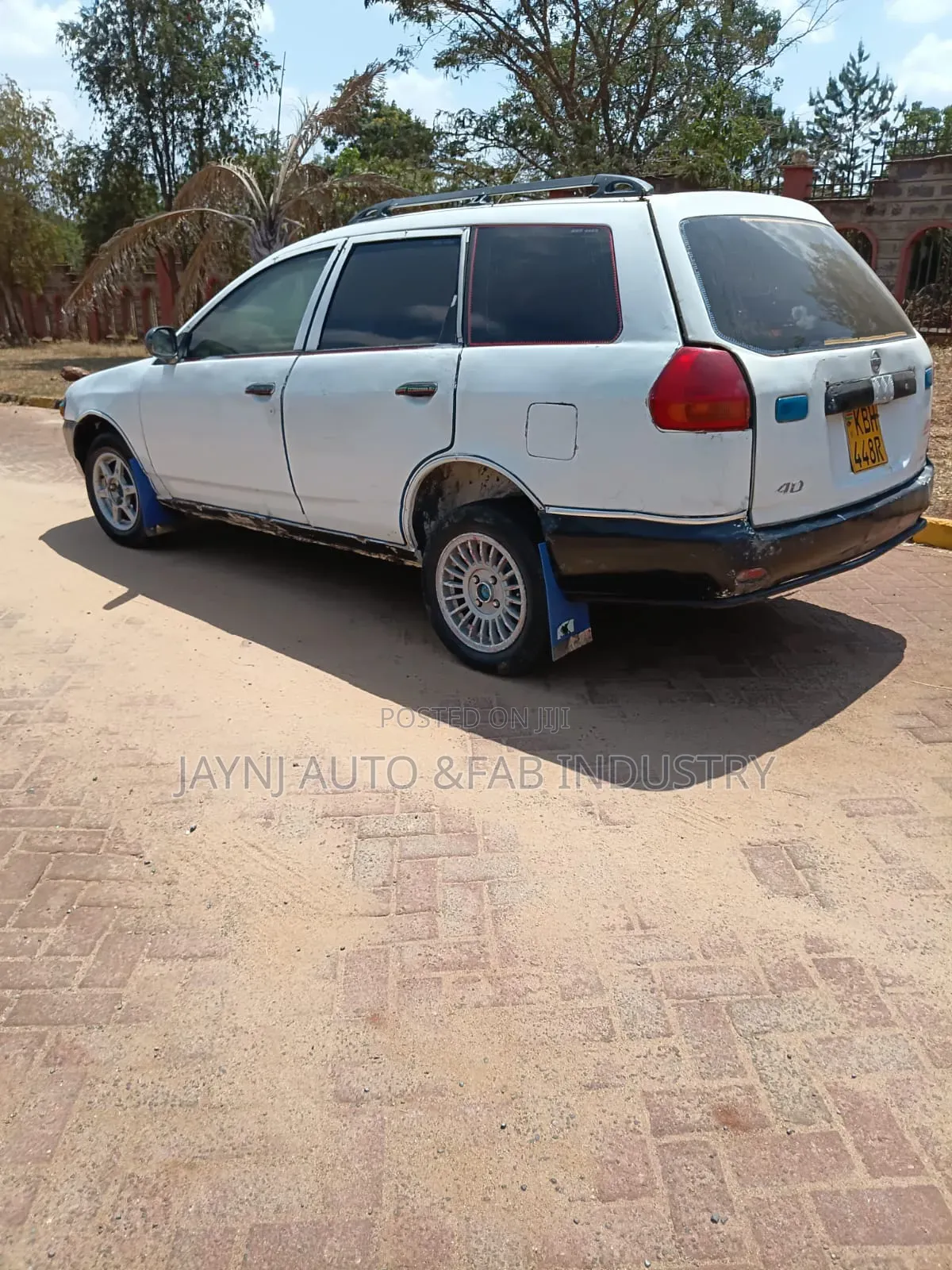Nissan Advan 2002 White