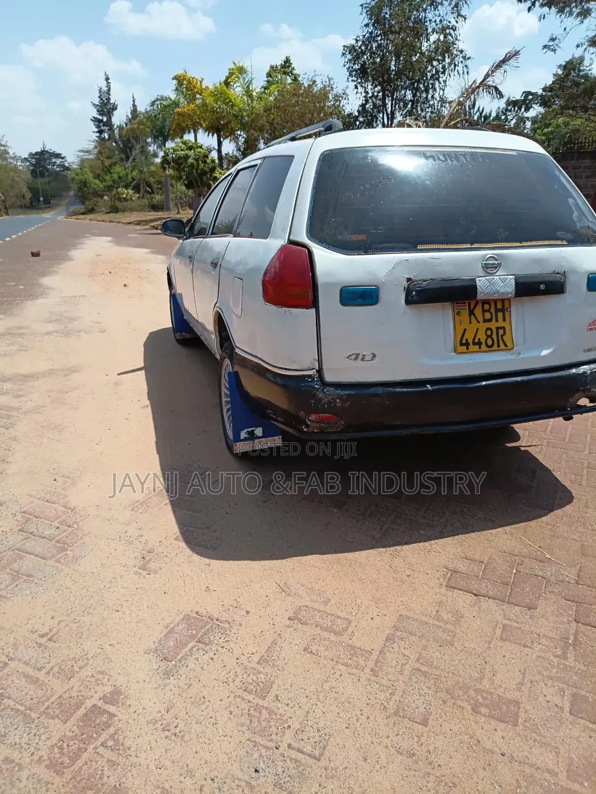 Nissan Advan 2002 White