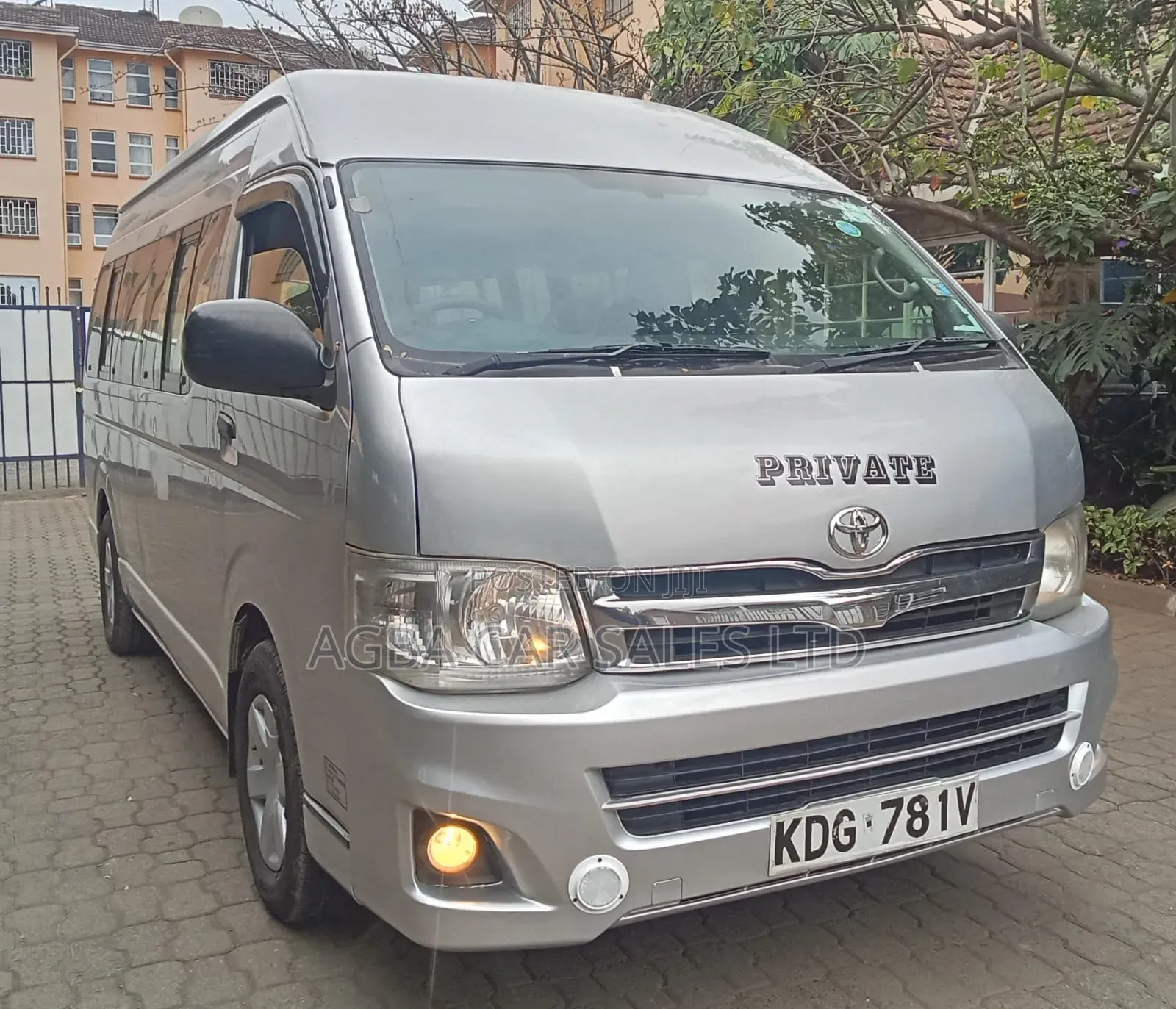 Toyota HiAce 2014 White