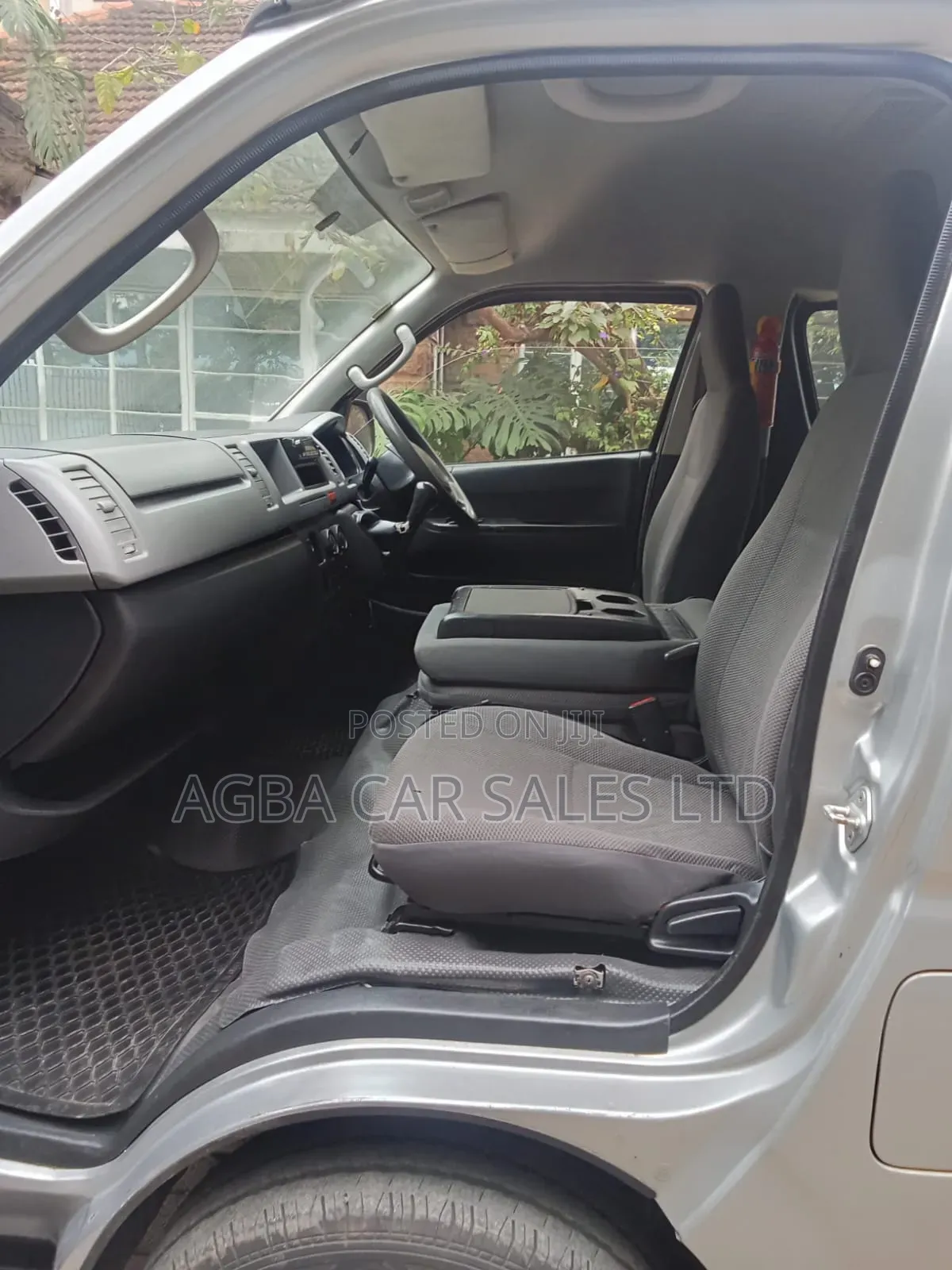 Toyota HiAce 2014 White