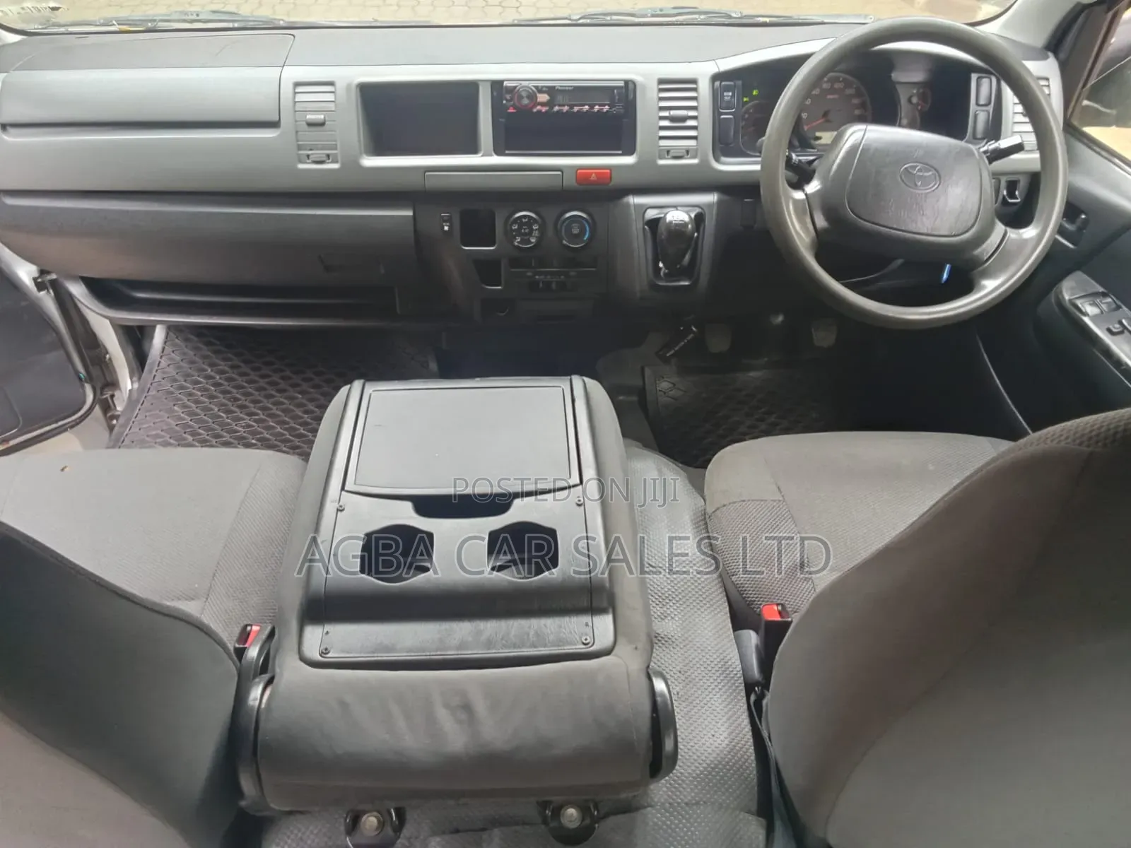 Toyota HiAce 2014 White