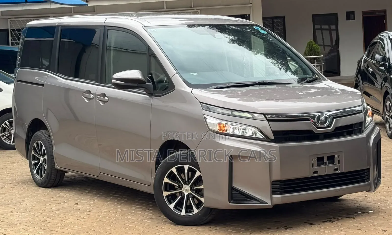 Toyota Voxy 2020 Silver