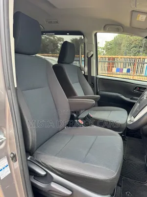 Toyota Voxy 2020 Silver