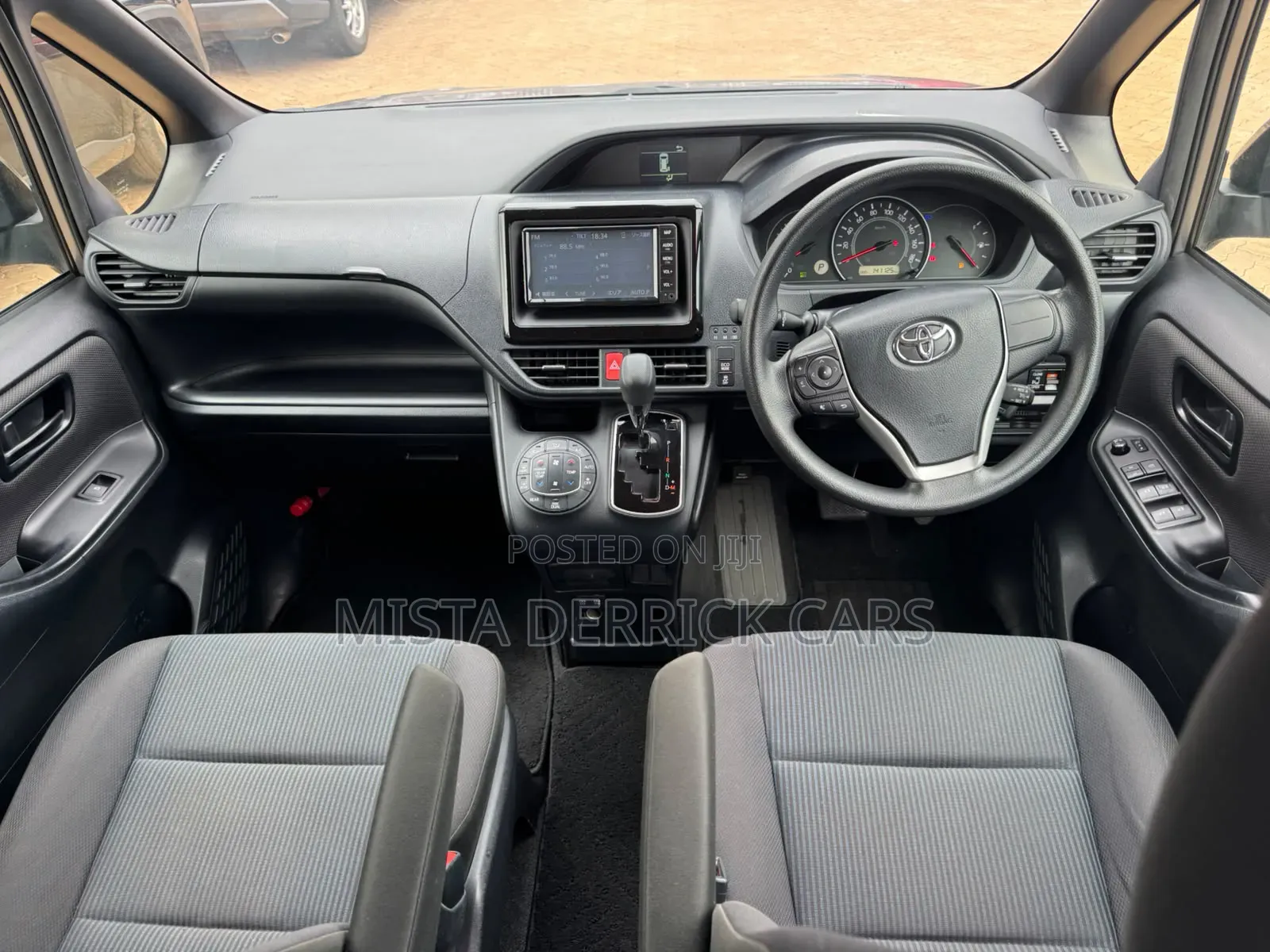 Toyota Voxy 2020 Silver