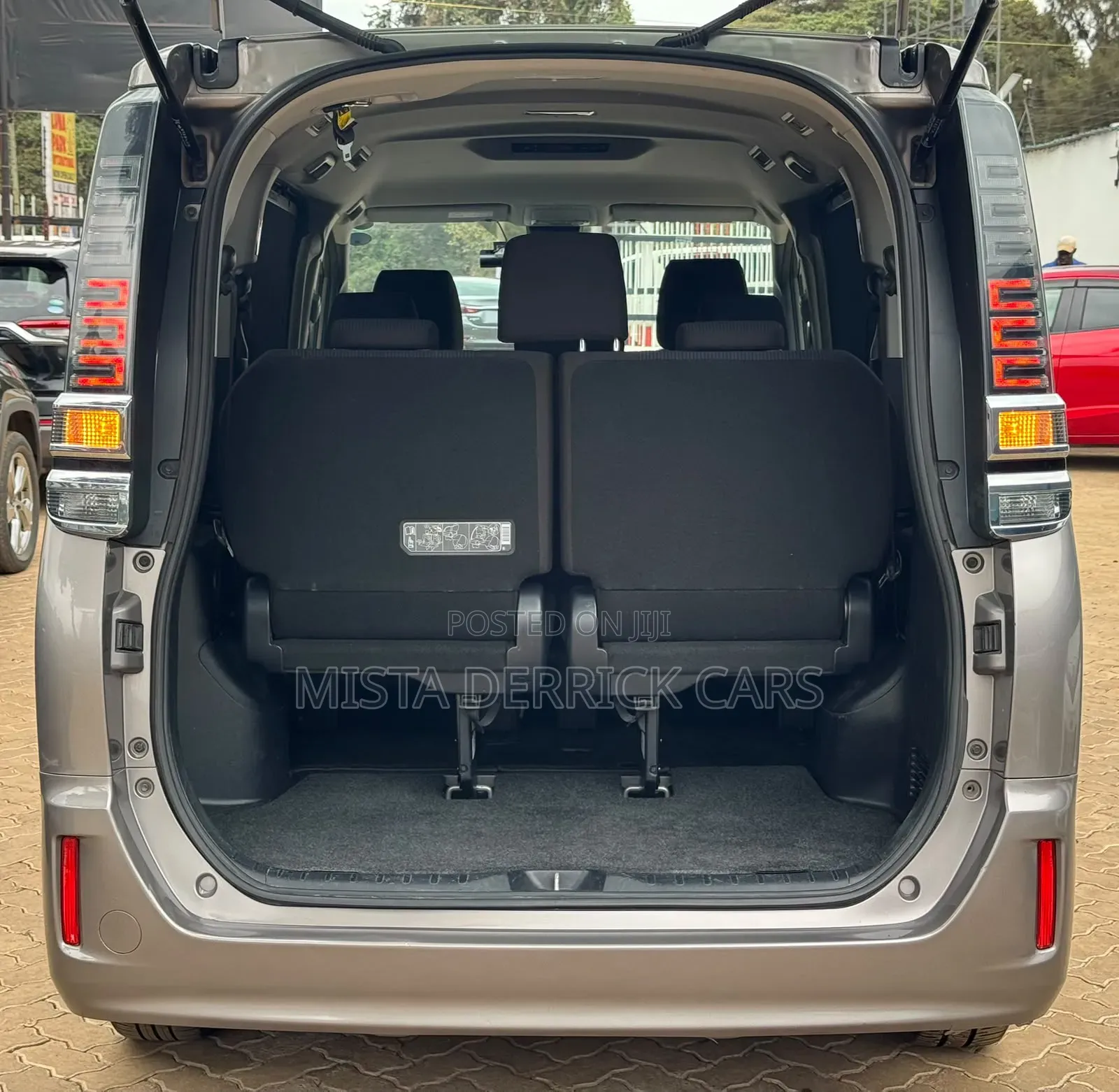 Toyota Voxy 2020 Silver