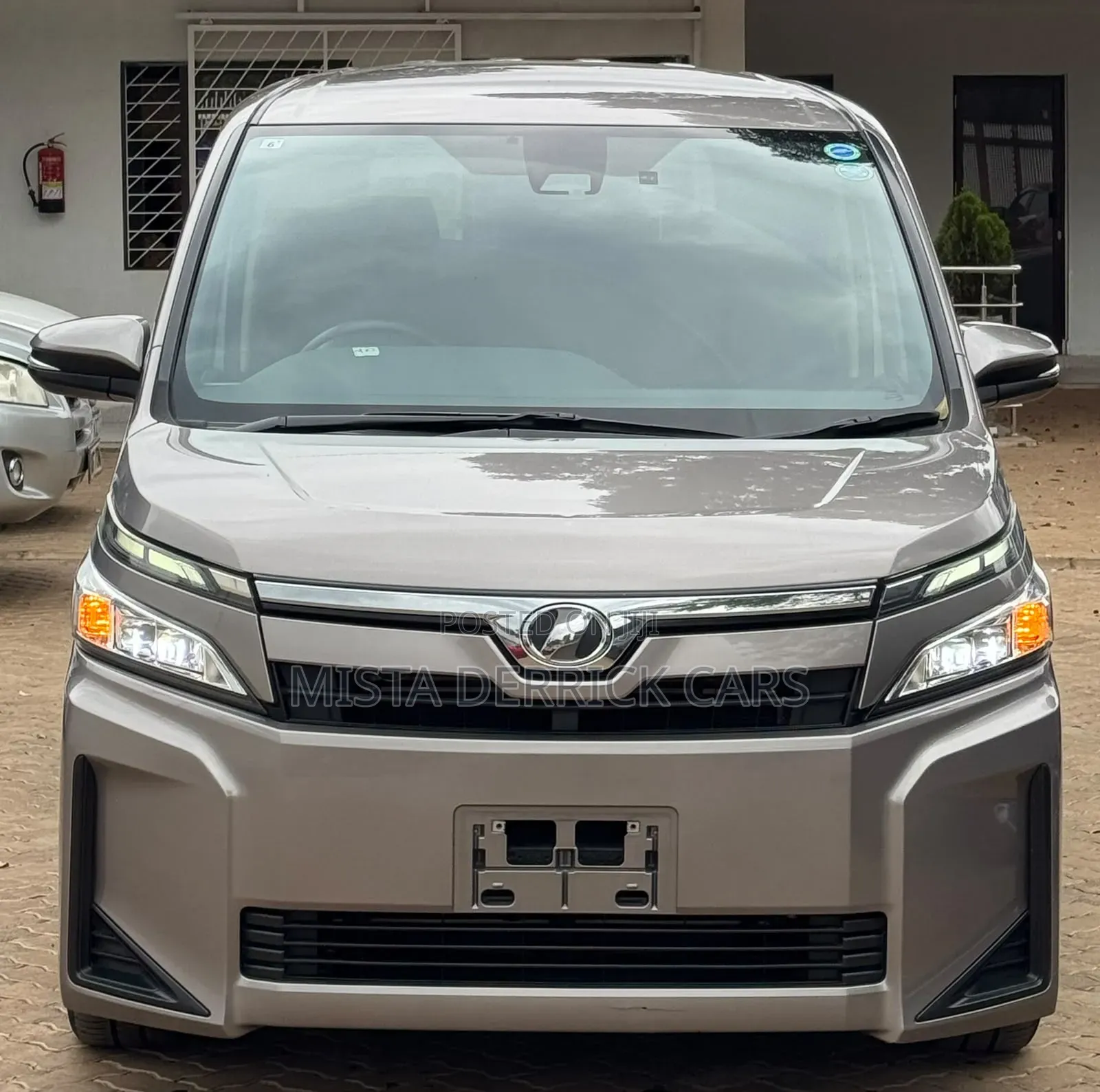 Toyota Voxy 2020 Silver