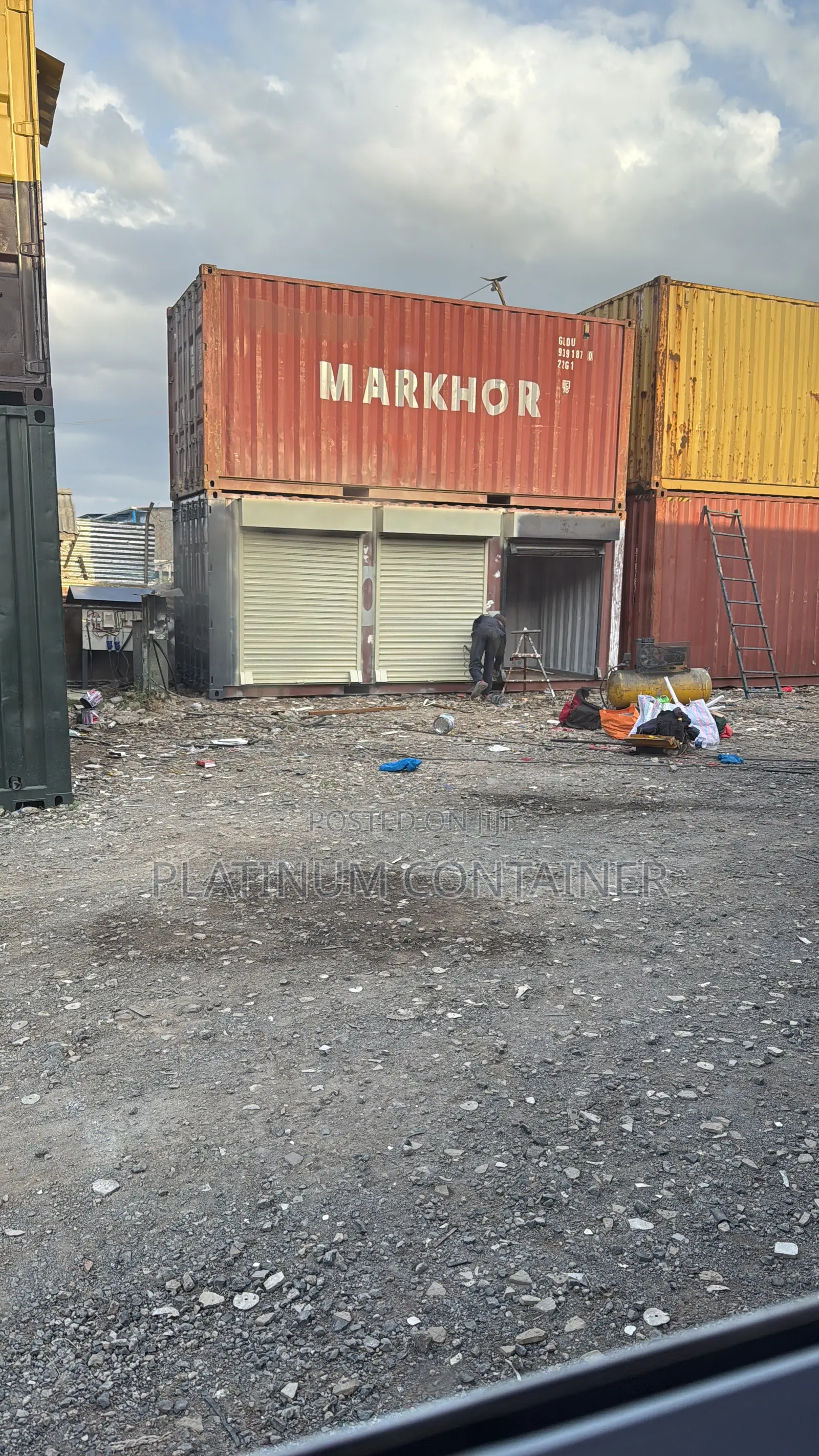 20ft Container With 3 Stalls