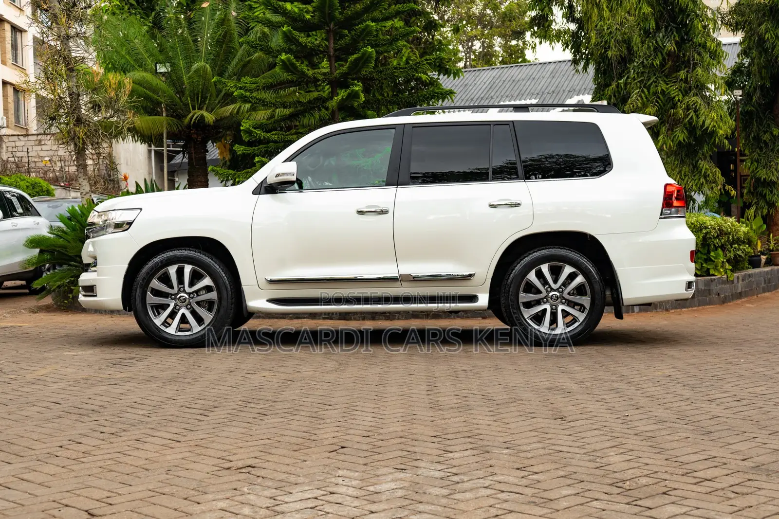Toyota Land Cruiser 4.6 V8 ZX 2020 White