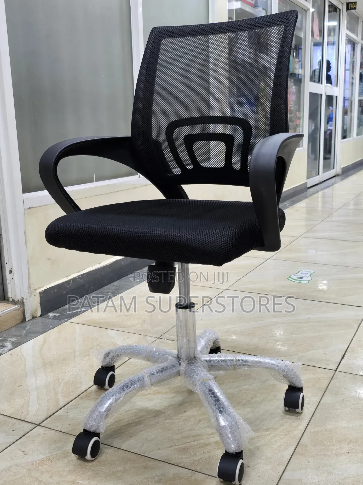 Egonomic Chair Without Headrest