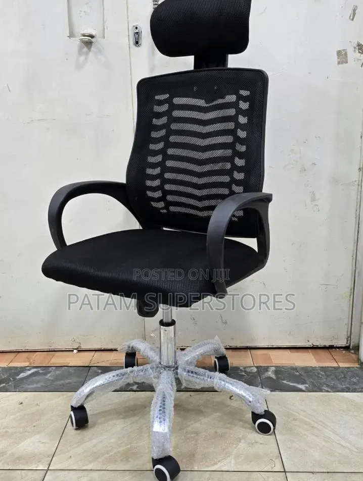 Egonomic Office Chair With Headrest