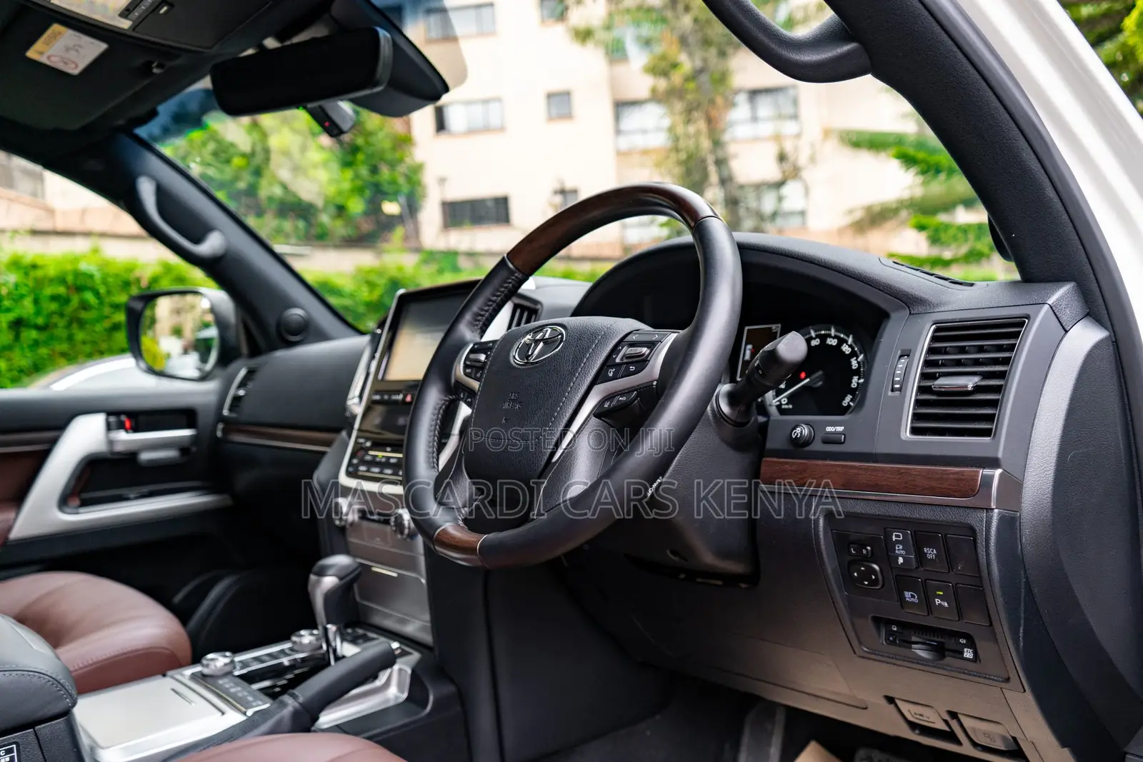 Toyota Land Cruiser 4.6 V8 ZX 2020 White
