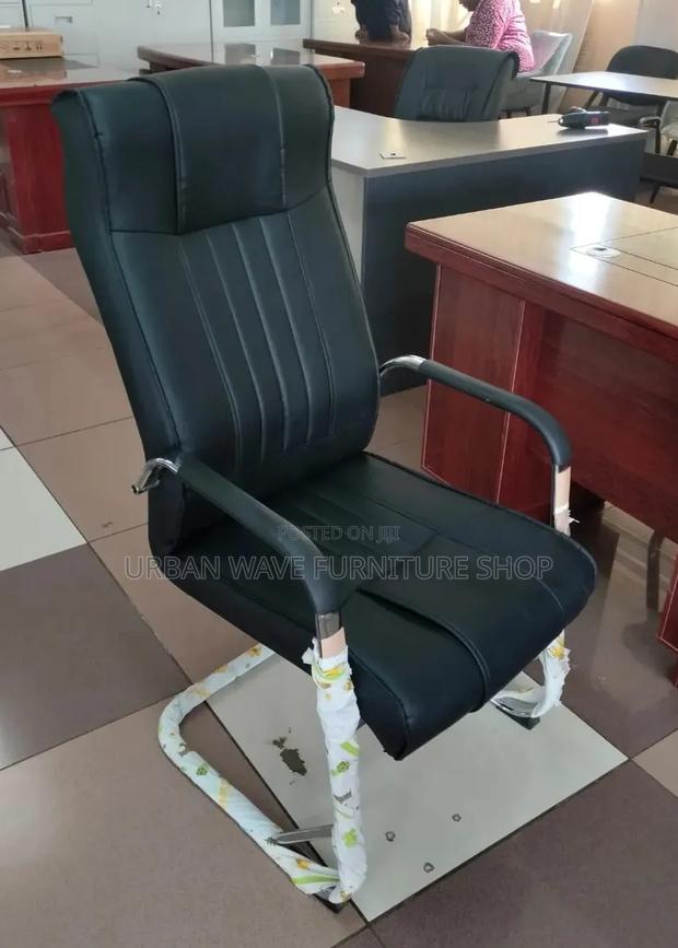 Office Classic Leathe4 Waiting Chairs - main view