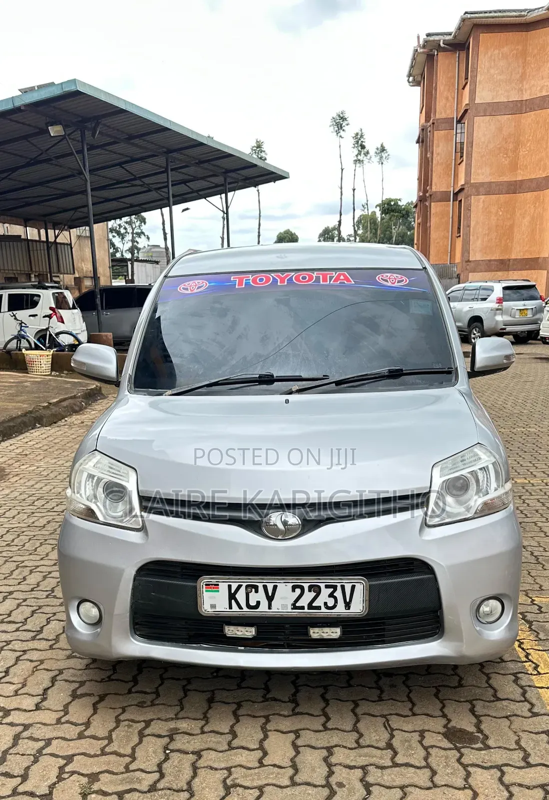 Toyota Sienta 1.5 FWD 2013 Silver