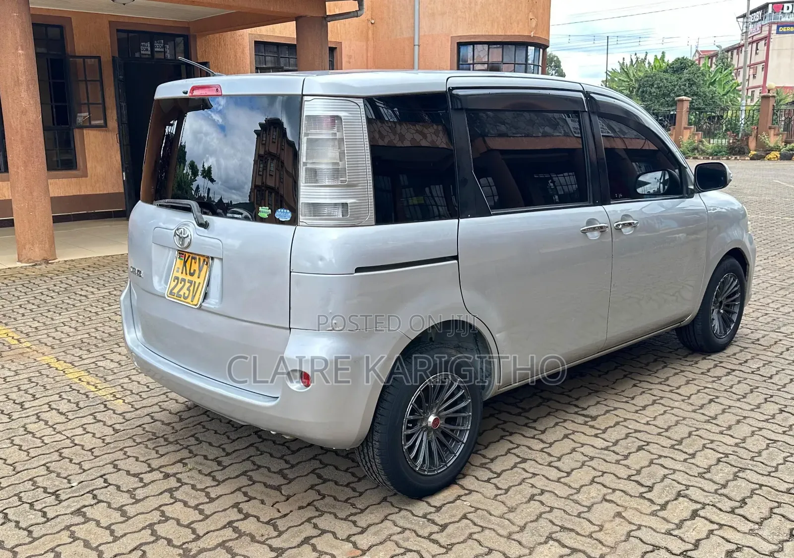 Toyota Sienta 1.5 FWD 2013 Silver