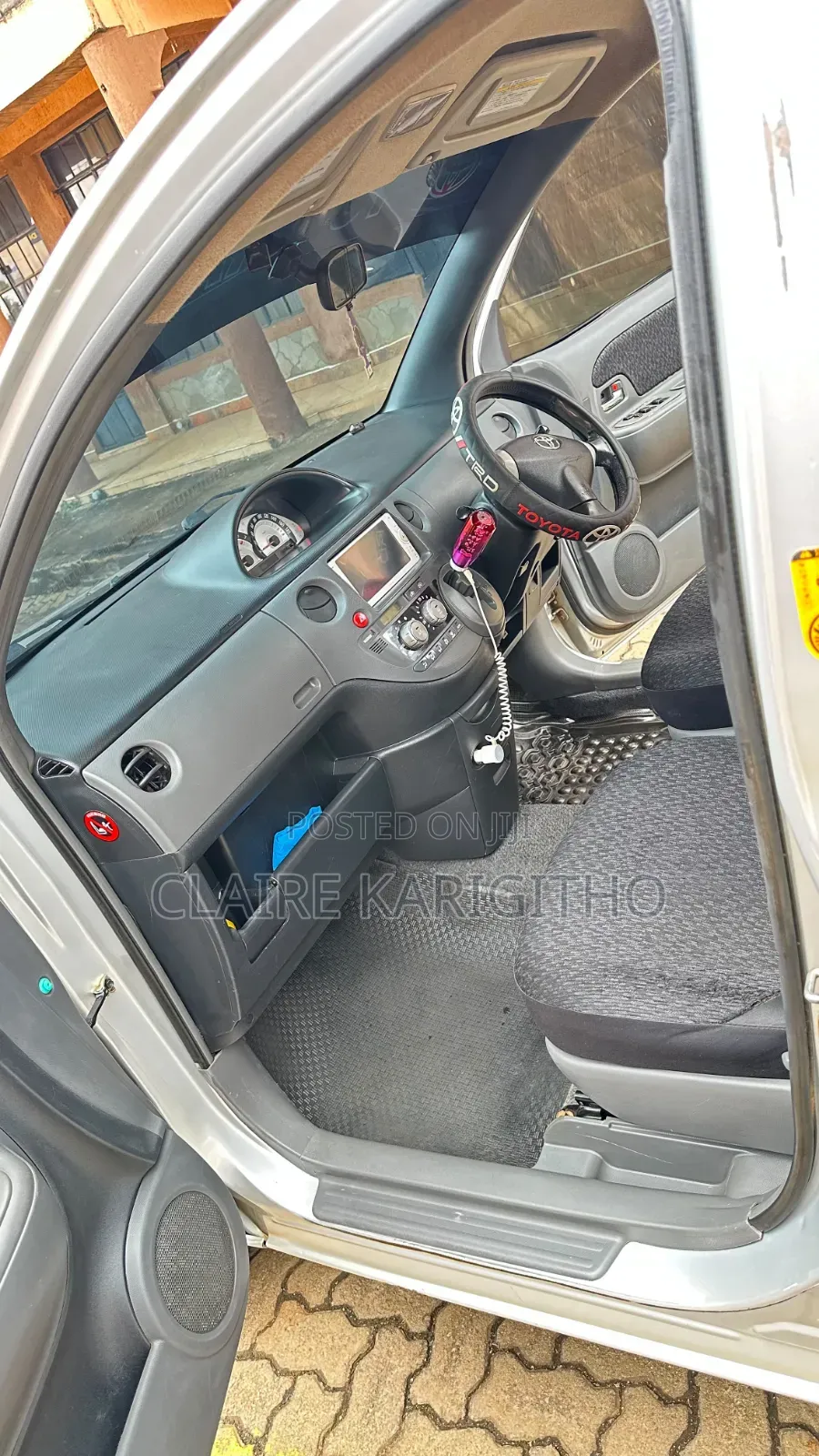 Toyota Sienta 1.5 FWD 2013 Silver