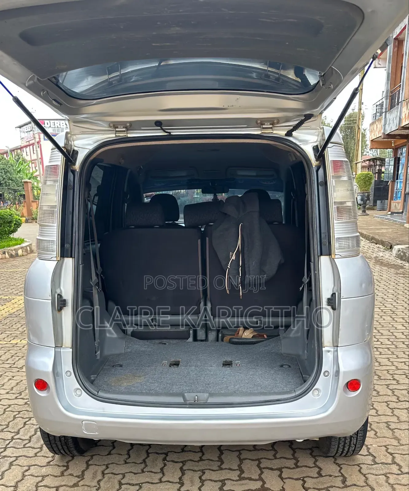 Toyota Sienta 1.5 FWD 2013 Silver