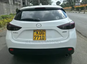 Mazda Axela SV Premium 2014 Off white
