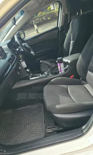 Mazda Axela SV Premium 2014 Off white