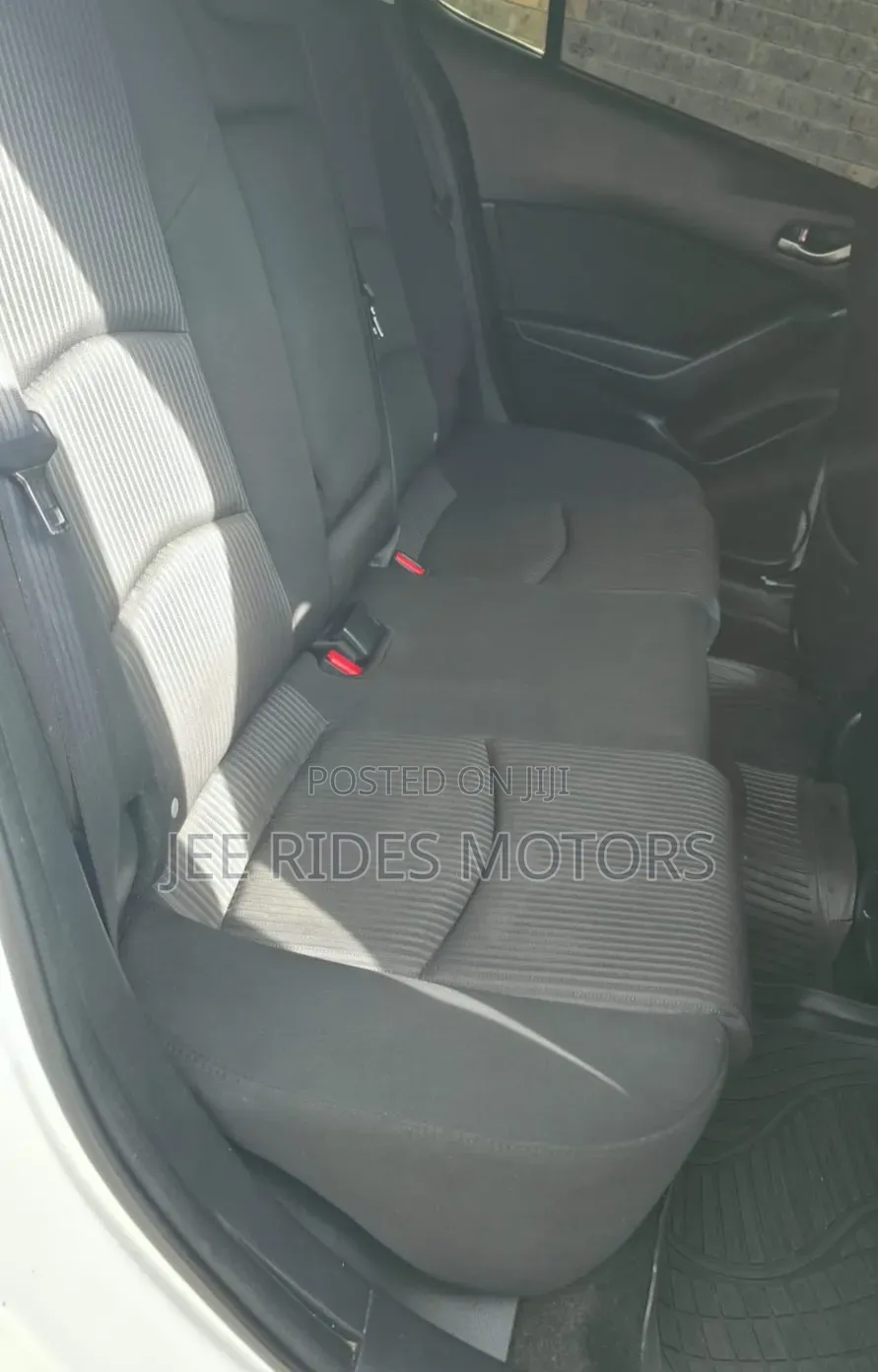 Mazda Axela SV Premium 2014 Off white
