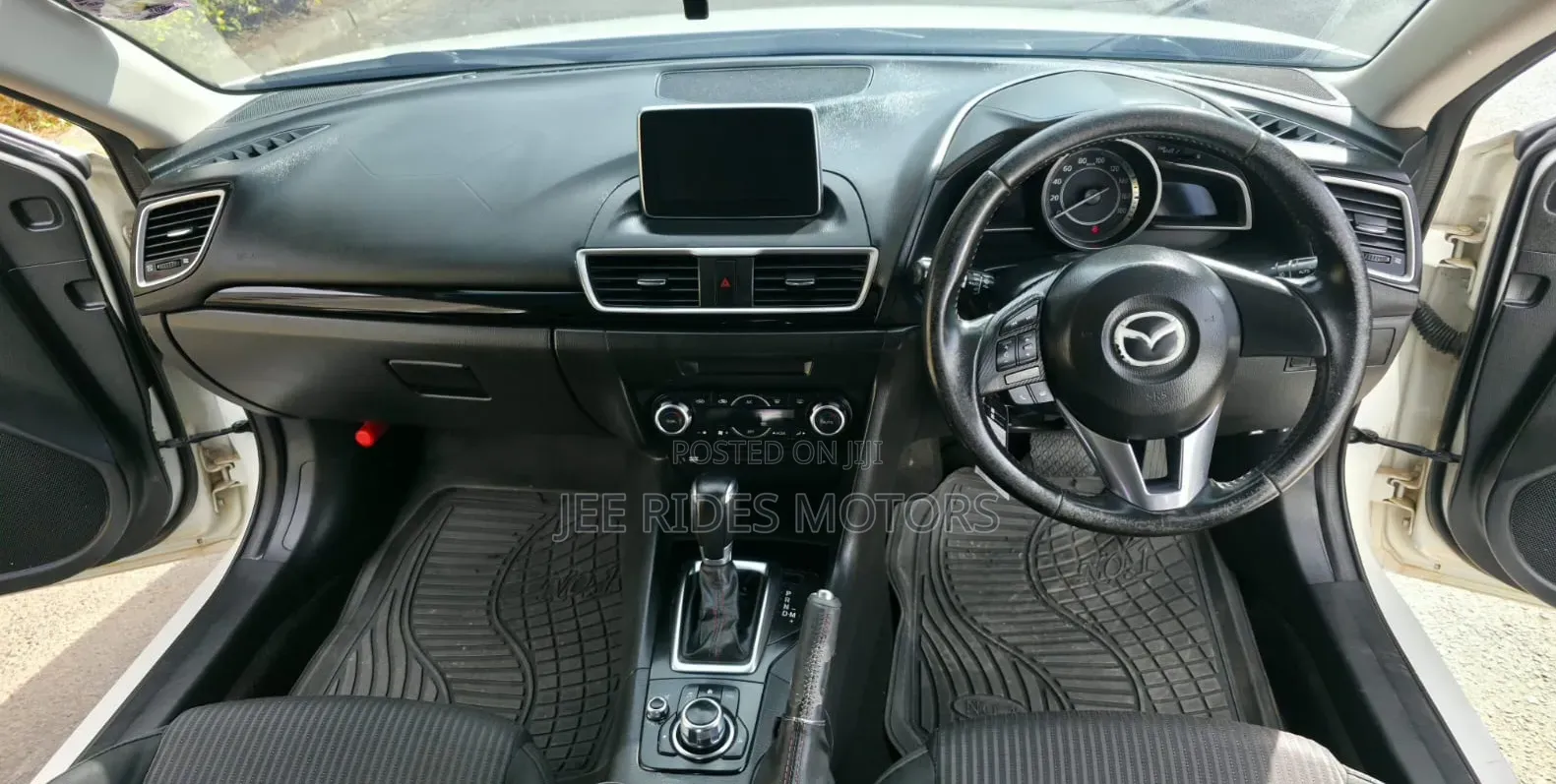 Mazda Axela SV Premium 2014 Off white