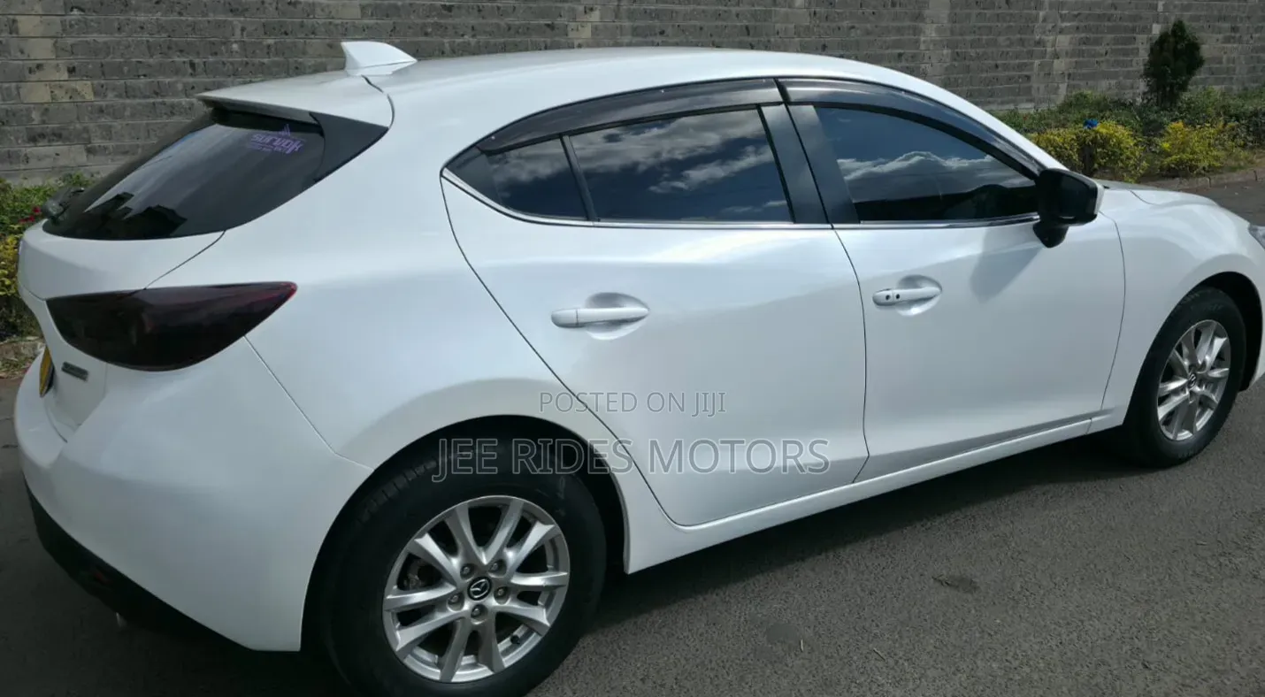 Mazda Axela SV Premium 2014 Off white