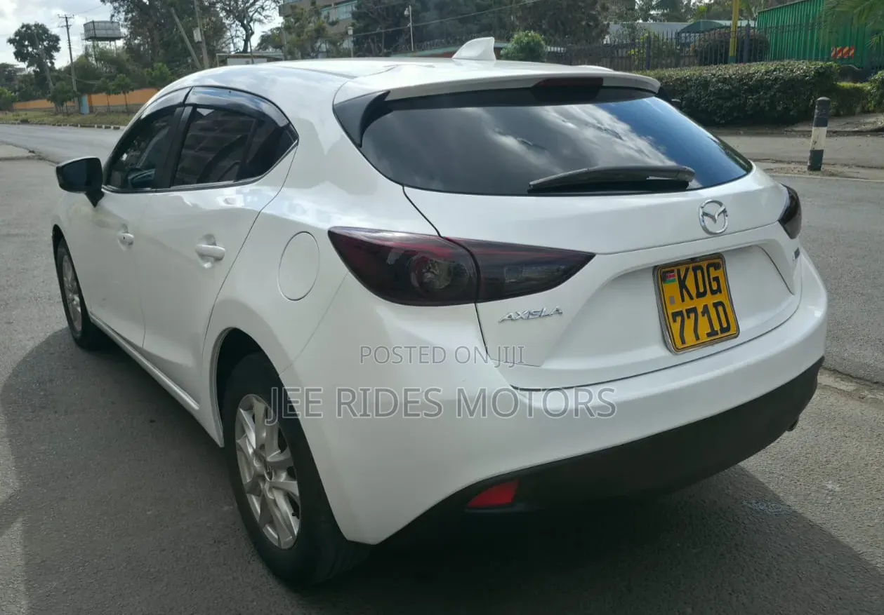 Mazda Axela SV Premium 2014 Off white