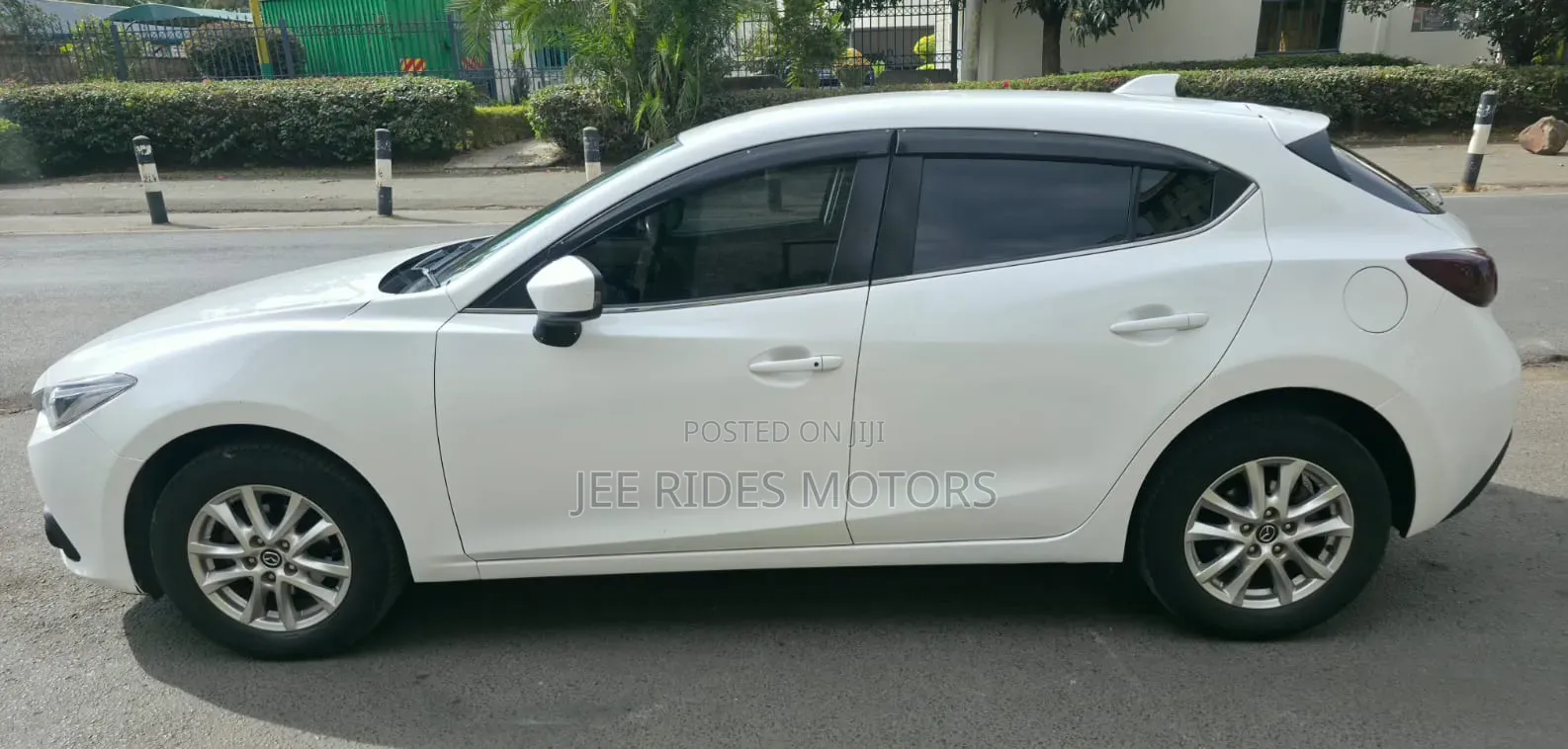 Mazda Axela SV Premium 2014 Off white