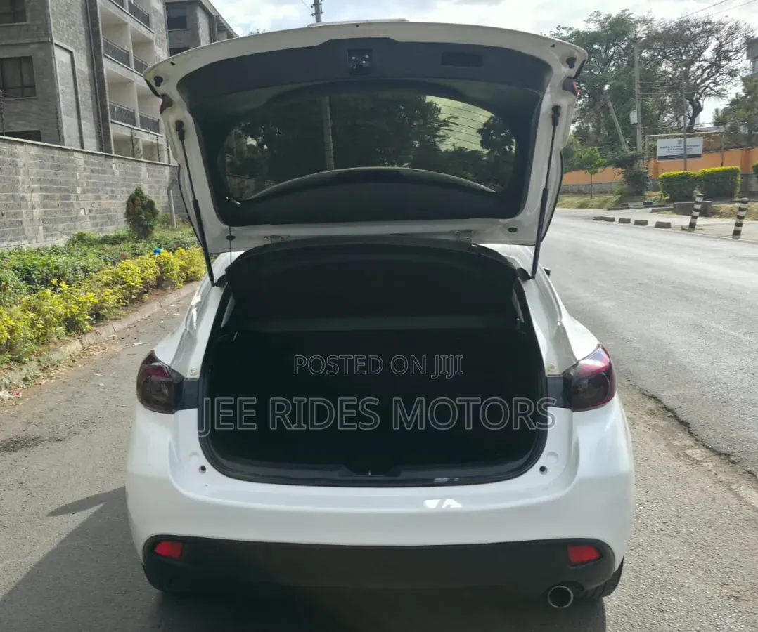 Mazda Axela SV Premium 2014 Off white