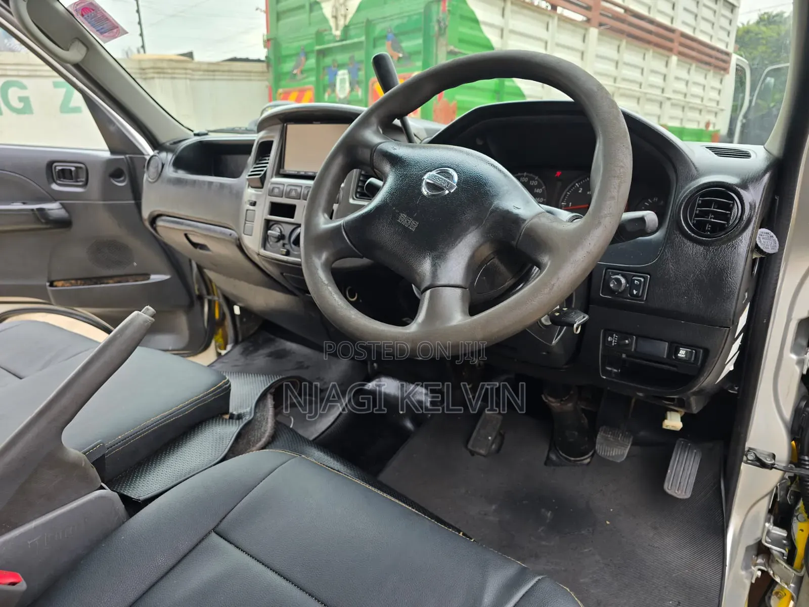 Nissan Caravan (Urvan) 2012 Yellow