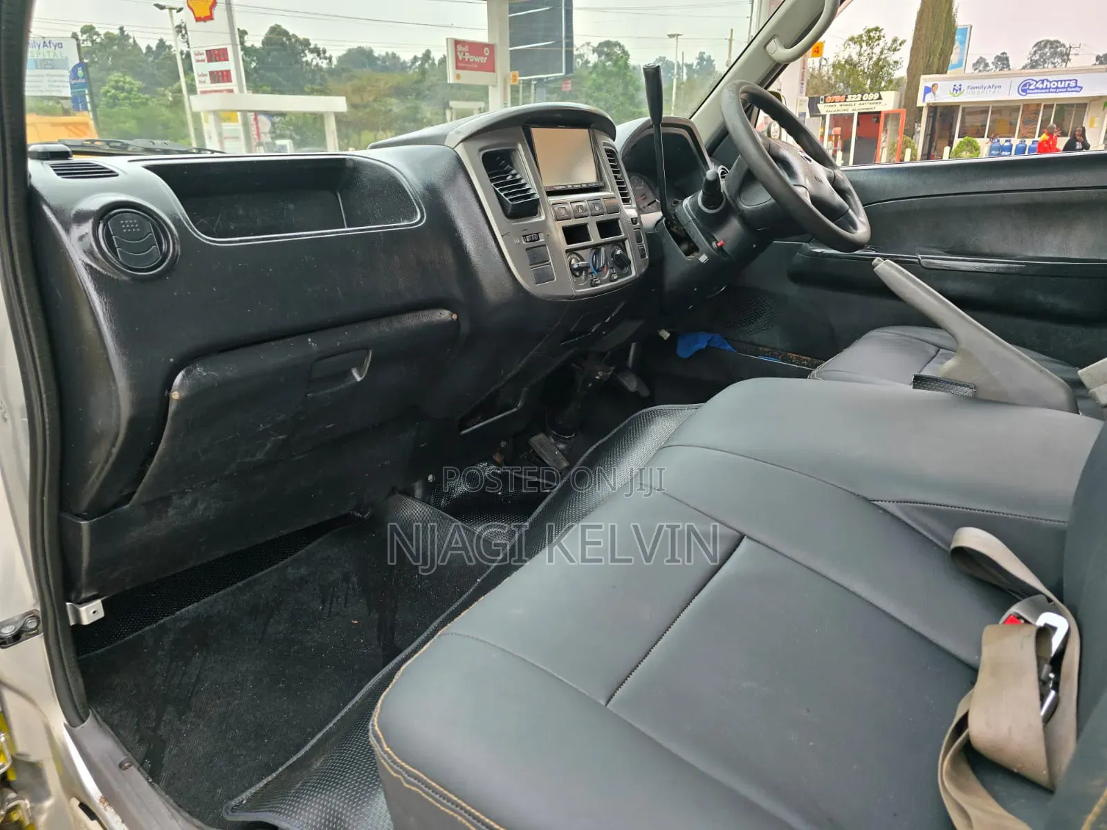 Nissan Caravan (Urvan) 2012 Yellow