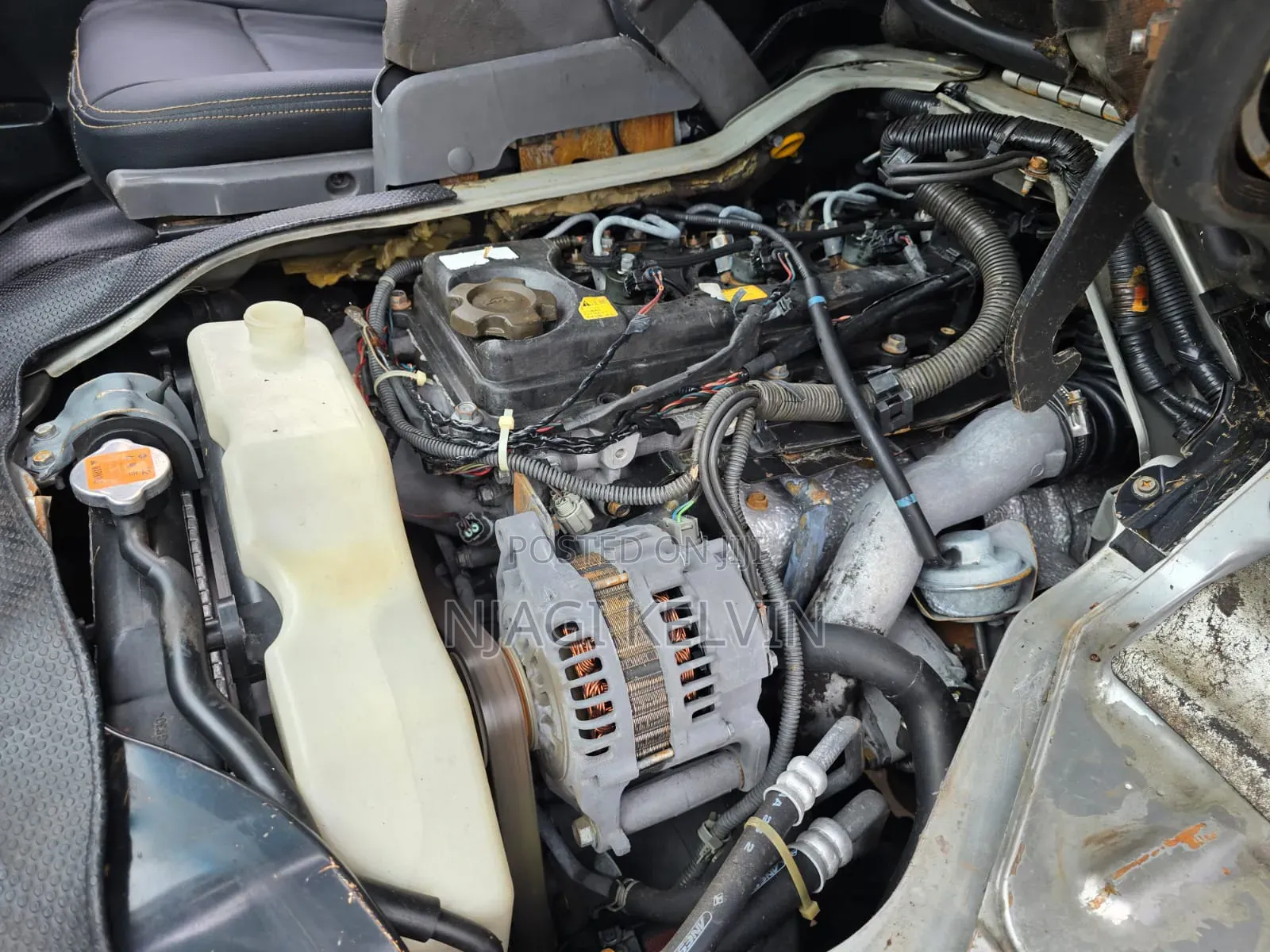 Nissan Caravan (Urvan) 2012 Yellow