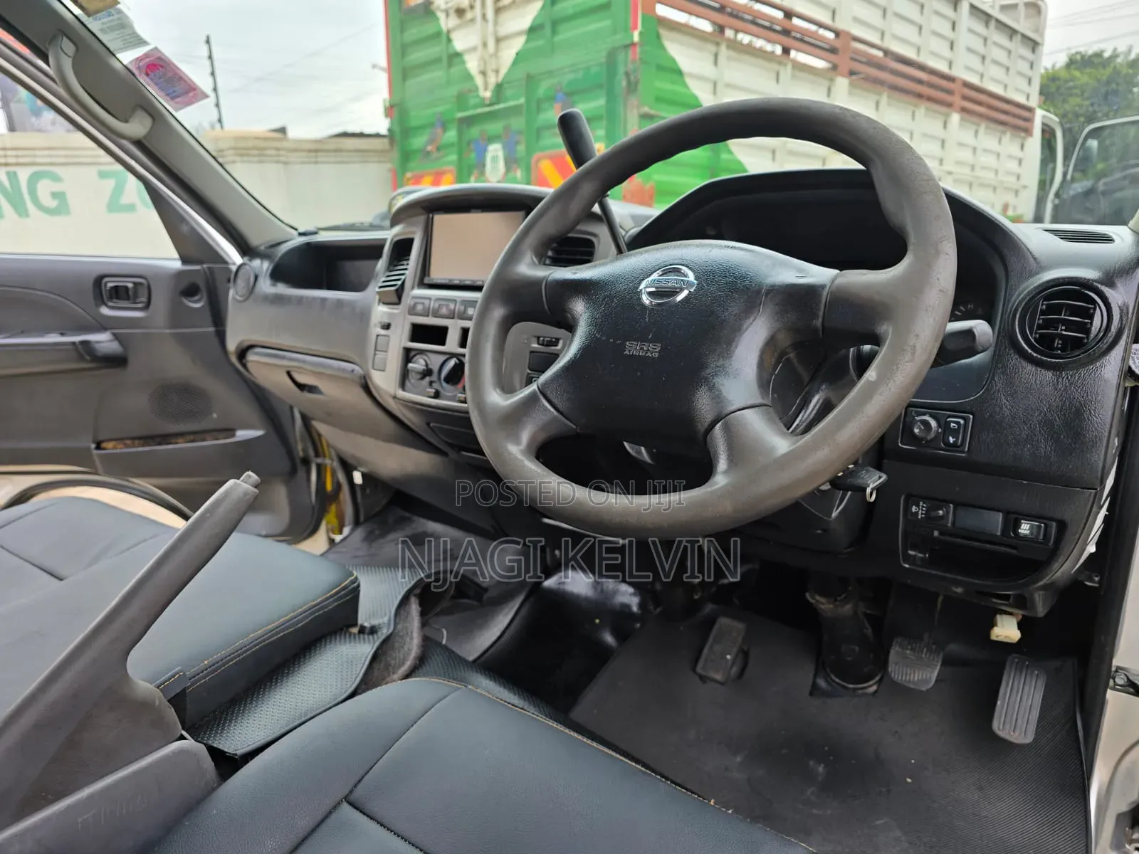 Nissan Caravan (Urvan) 2012 Yellow