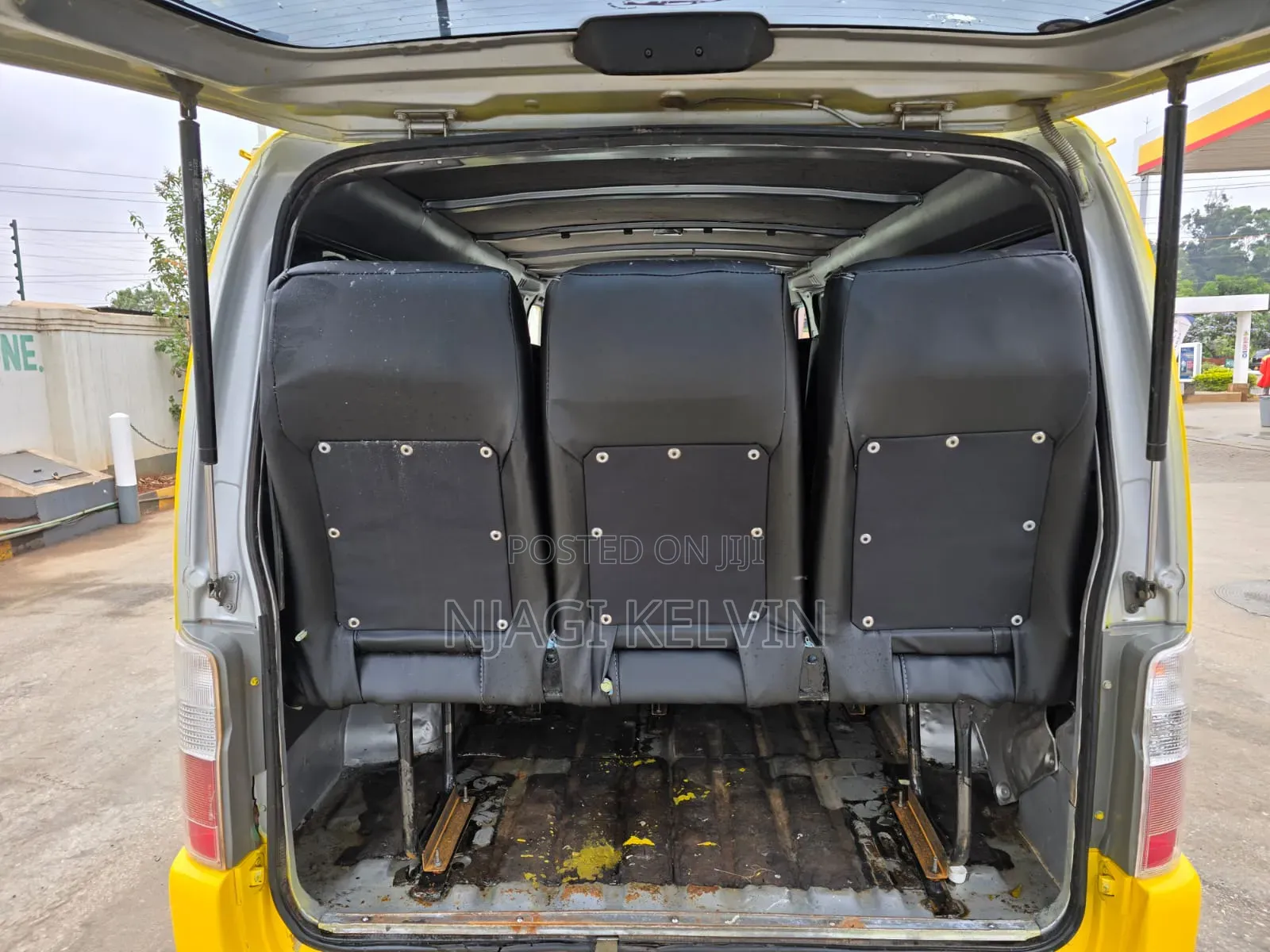 Nissan Caravan (Urvan) 2012 Yellow