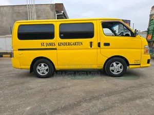 Nissan Caravan (Urvan) 2012 Yellow