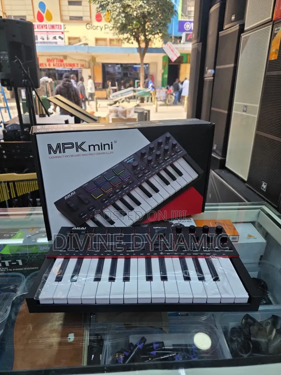 MPK Mini Compact Keyboard and Pad Controller
