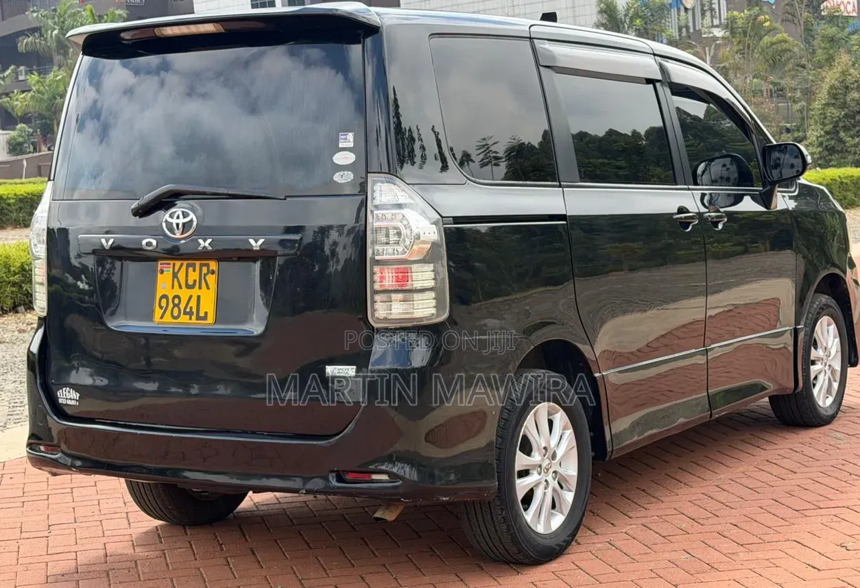 Toyota Voxy 2011 Black