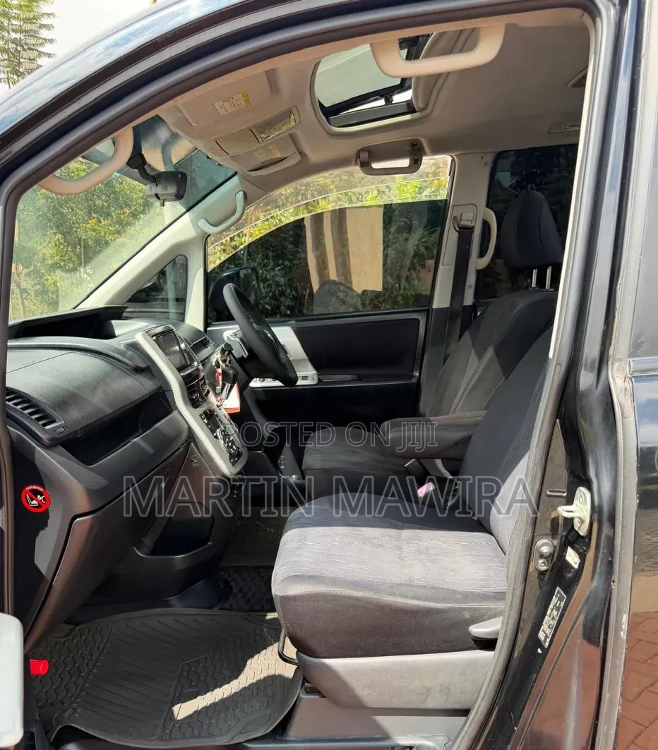Toyota Voxy 2011 Black