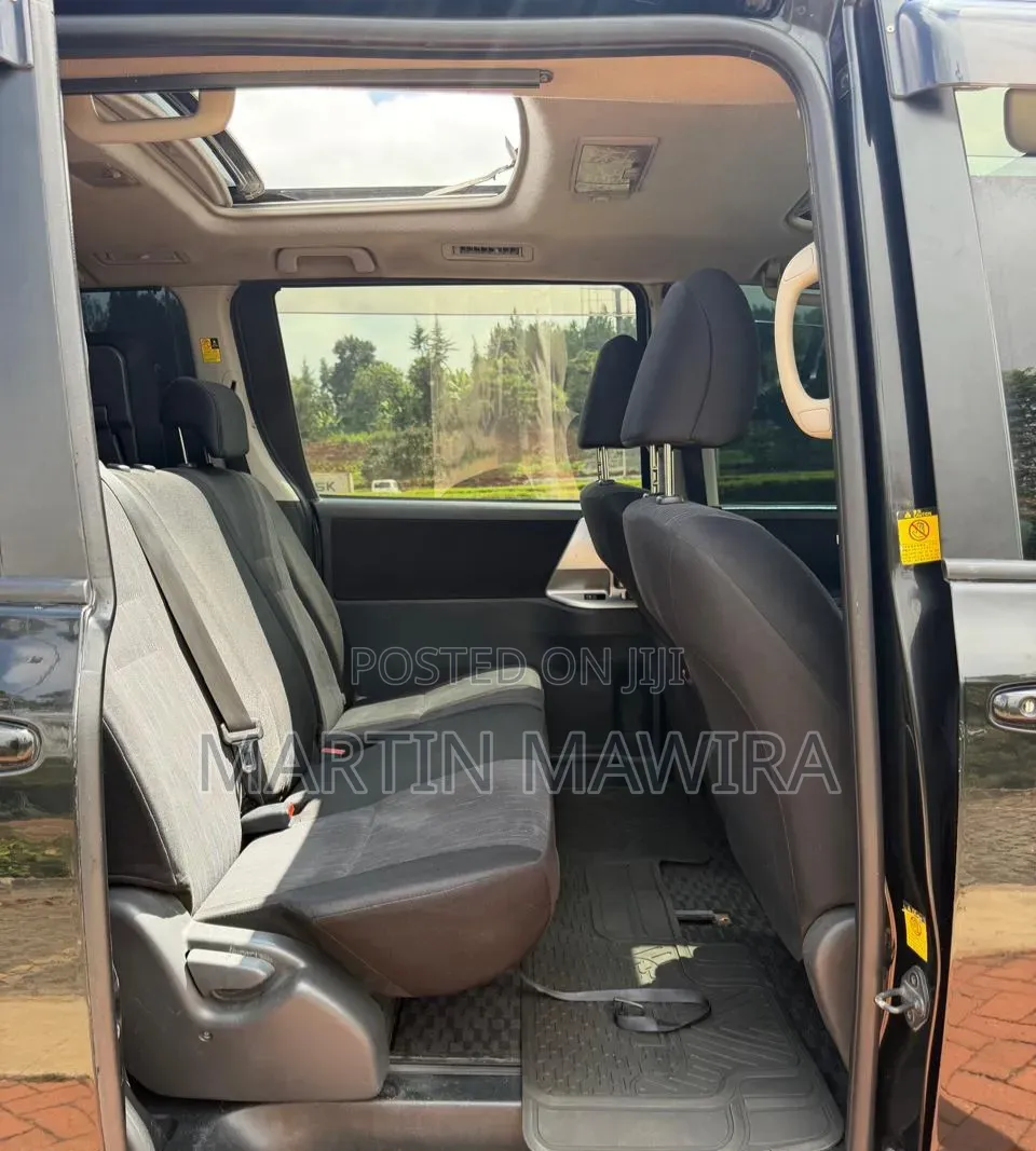 Toyota Voxy 2011 Black