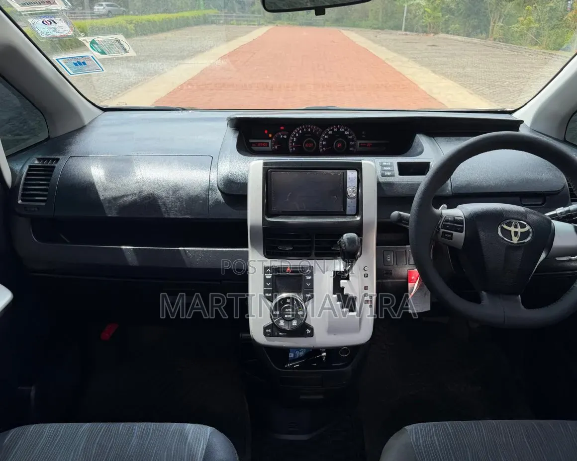 Toyota Voxy 2011 Black