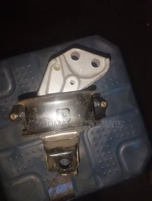 Vitz Old Model Engine Mount