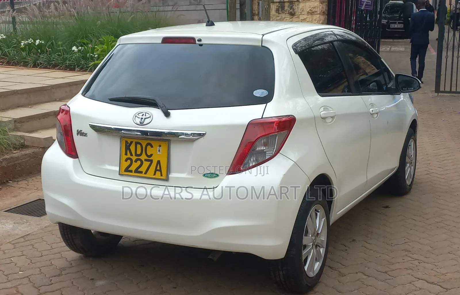 Toyota Vitz 2013 White