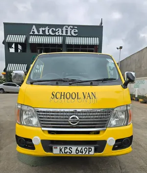Nissan Caravan (Urvan) 2012 Yellow