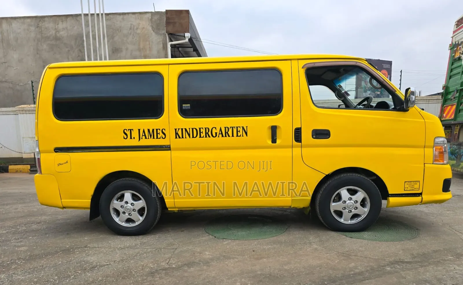 Nissan Caravan (Urvan) 2012 Yellow
