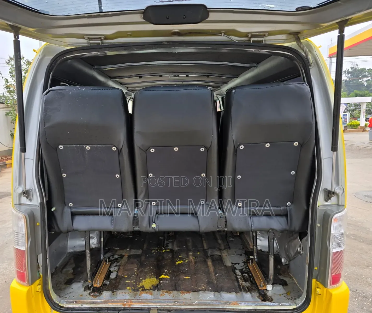 Nissan Caravan (Urvan) 2012 Yellow