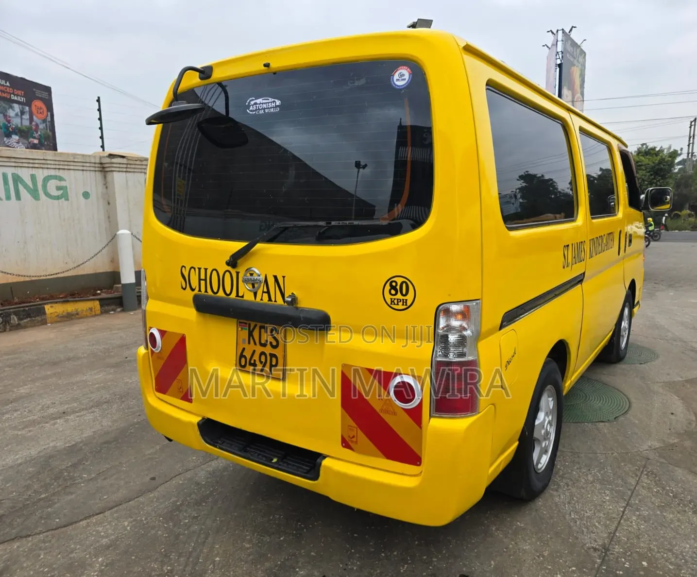 Nissan Caravan (Urvan) 2012 Yellow